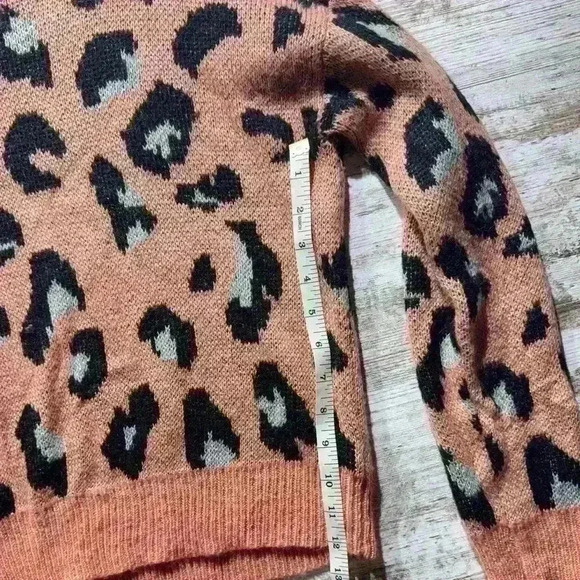 Pink Lily leopard print knitted sweater coral color women’s size Medium - Picture 6 of 7